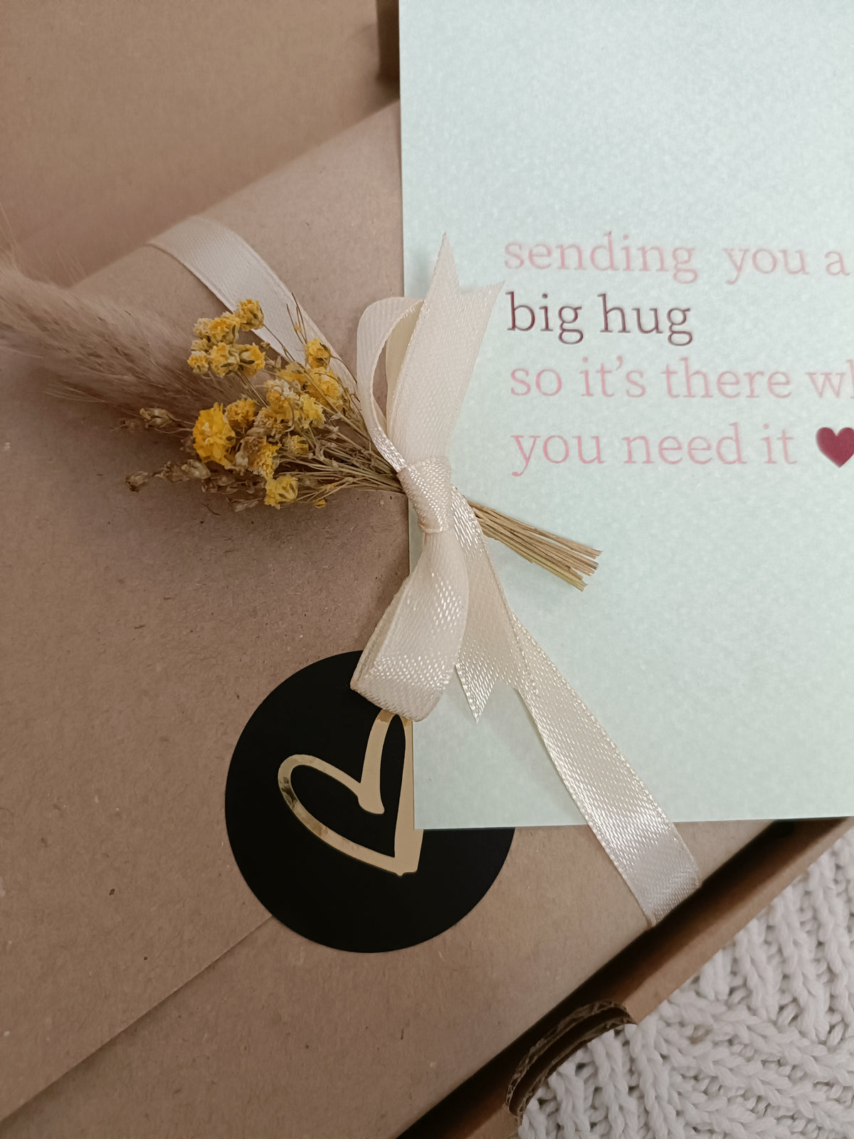 Brievenbus cadeauset ‘Sending you a big hug’ – Met Kaarsjes & Zeepje