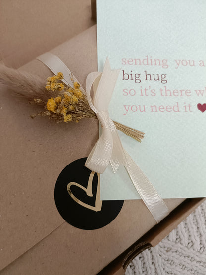 Brievenbus cadeauset ‘Sending you a big hug’ – Met Kaarsjes & Zeepje