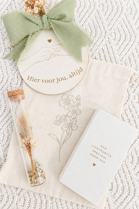 Brievenbuscadeau steun – Lichtpuntje in een zakje met droogbloemen