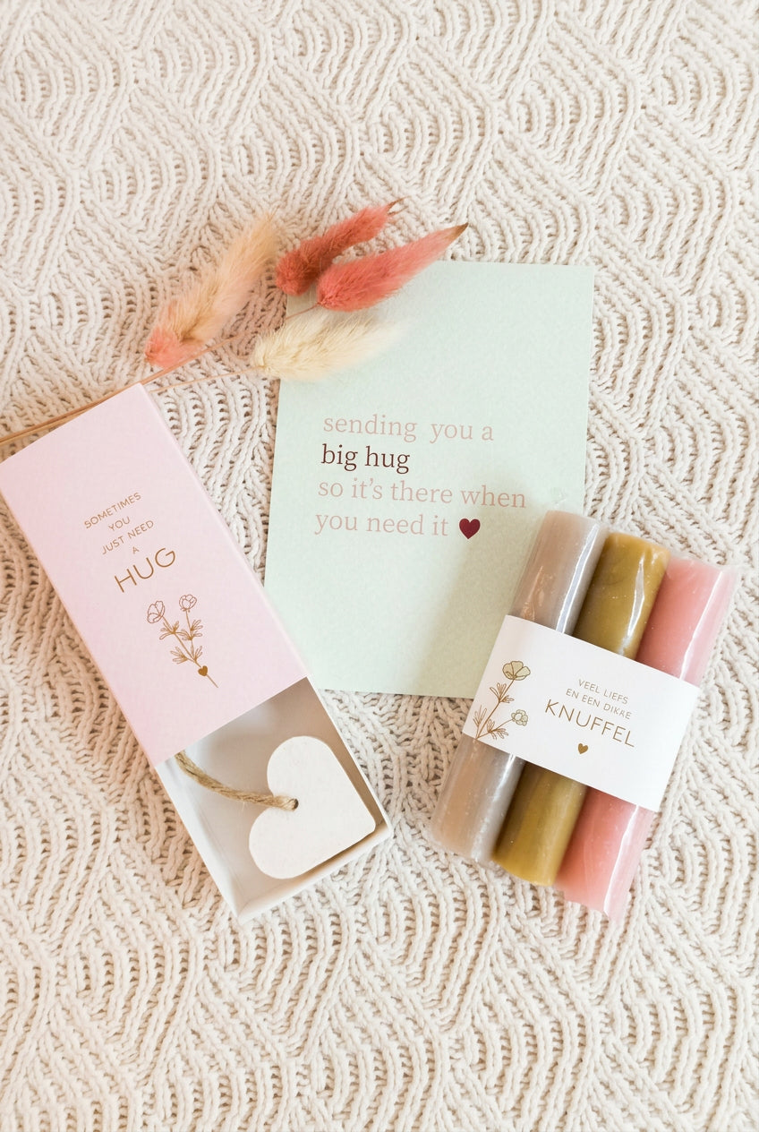Brievenbus cadeauset ‘Sending you a big hug’ – Met Kaarsjes & Zeepje