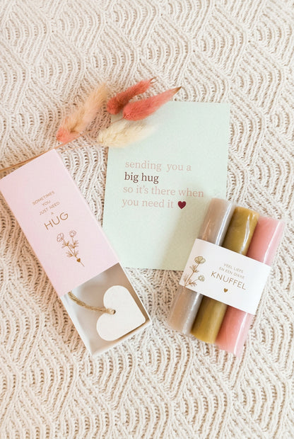 Brievenbus cadeauset ‘Sending you a big hug’ – Met Kaarsjes & Zeepje